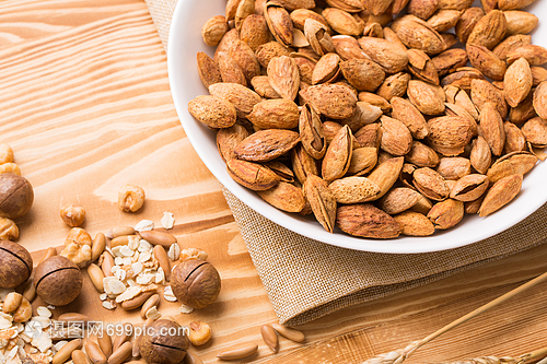 年貨堅果與干果 健康美味的佳節必備